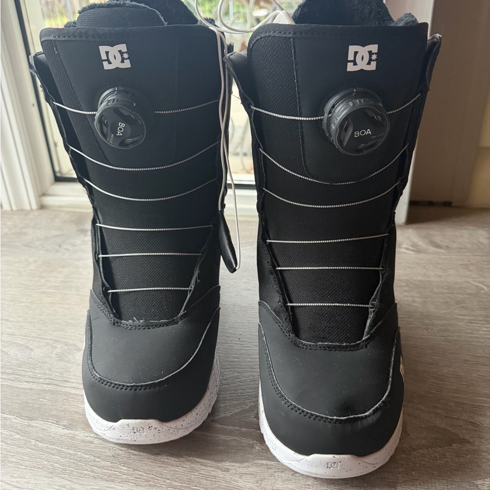 DC Woman’s Black and White BOA Snowboard Boots